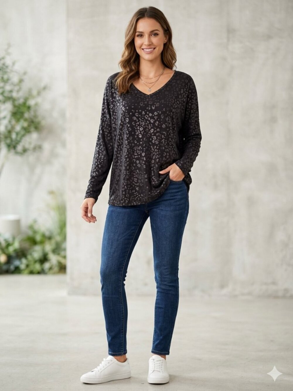 Chico's Women's Size 3/16-18 (XL) Black Animal Print Long Sleeve V-Neck Knit Top